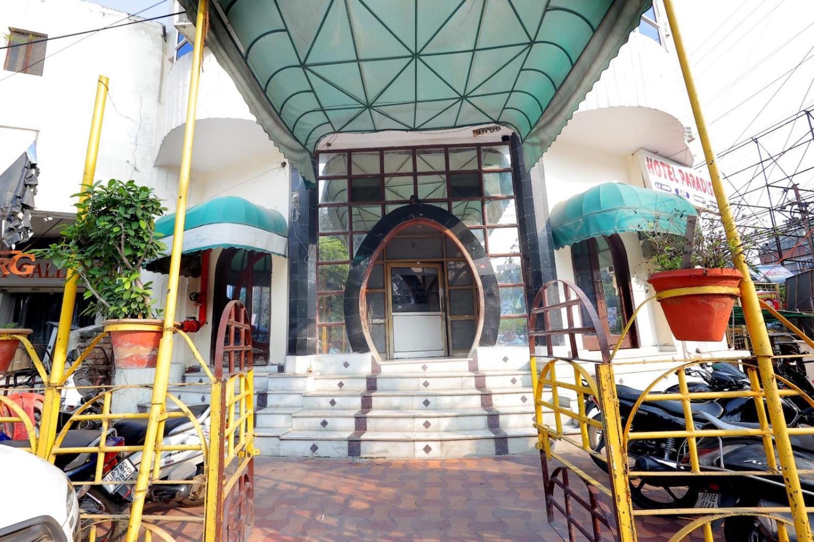 Hotel Paradise Kānpur Exterior photo