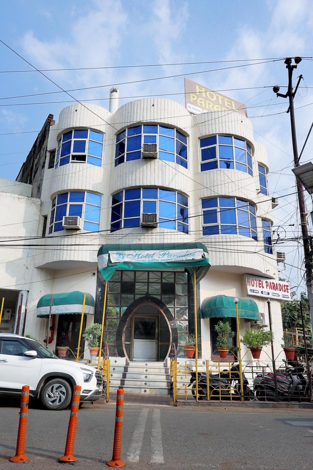 Hotel Paradise Kānpur Exterior photo
